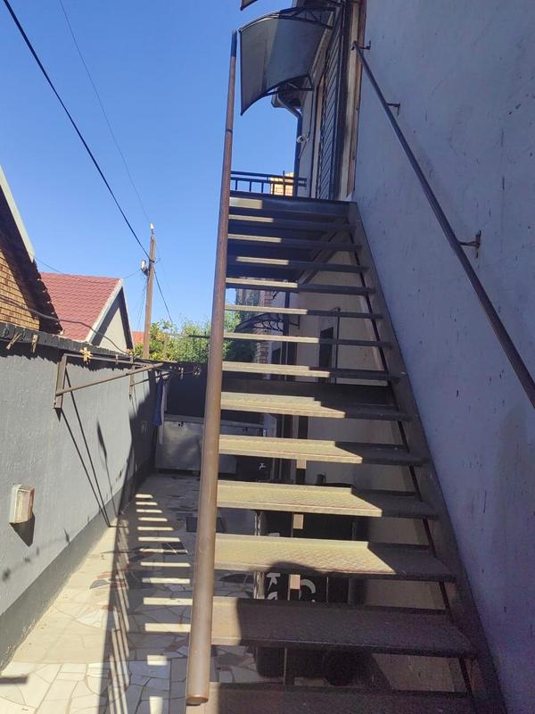 6 Bedroom Property for Sale in Protea North Gauteng