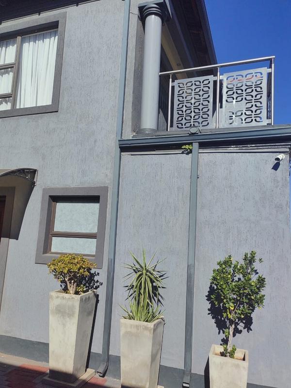6 Bedroom Property for Sale in Protea North Gauteng