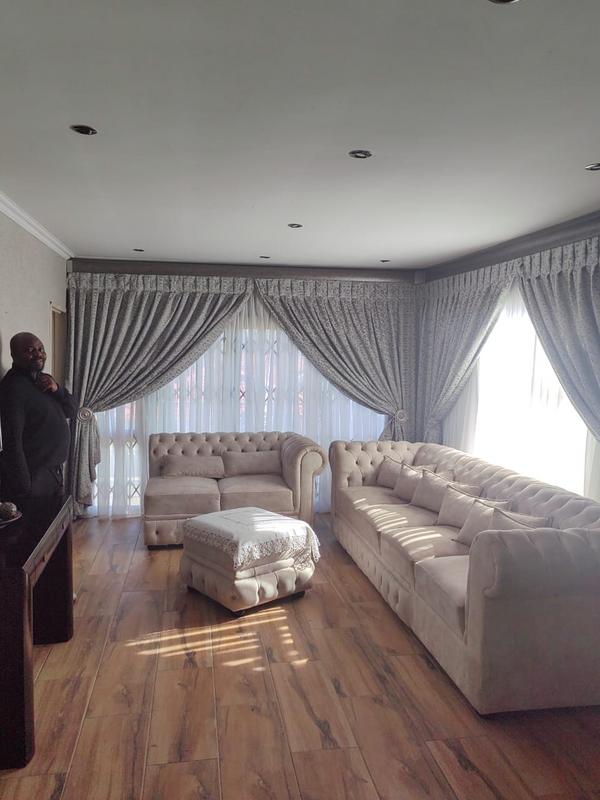 6 Bedroom Property for Sale in Protea North Gauteng