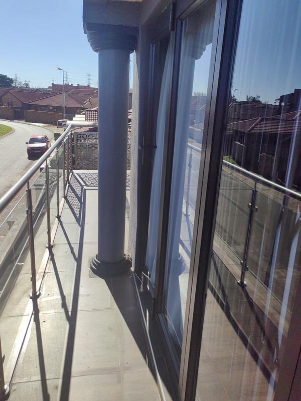 6 Bedroom Property for Sale in Protea North Gauteng