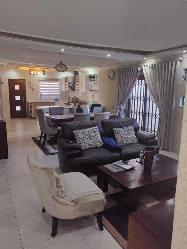 6 Bedroom Property for Sale in Protea North Gauteng