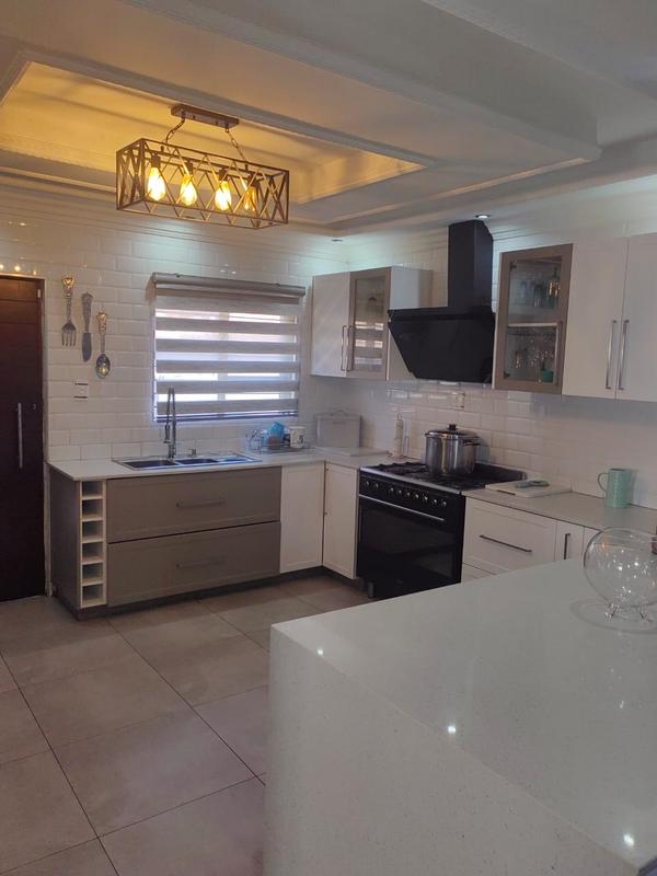 6 Bedroom Property for Sale in Protea North Gauteng