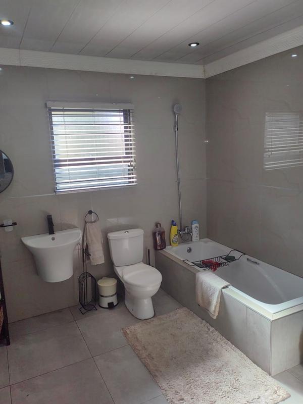 6 Bedroom Property for Sale in Protea North Gauteng