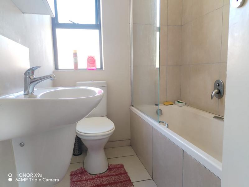 To Let 2 Bedroom Property for Rent in Lakefield Gauteng
