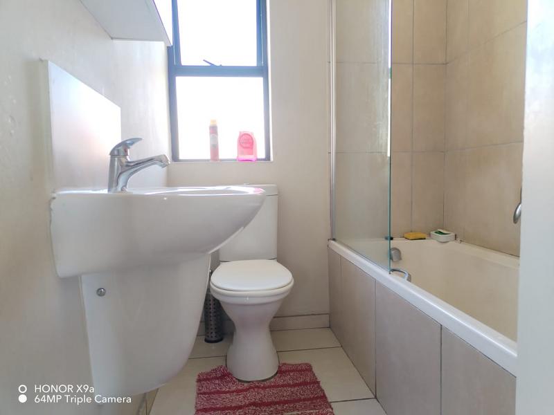 To Let 2 Bedroom Property for Rent in Lakefield Gauteng