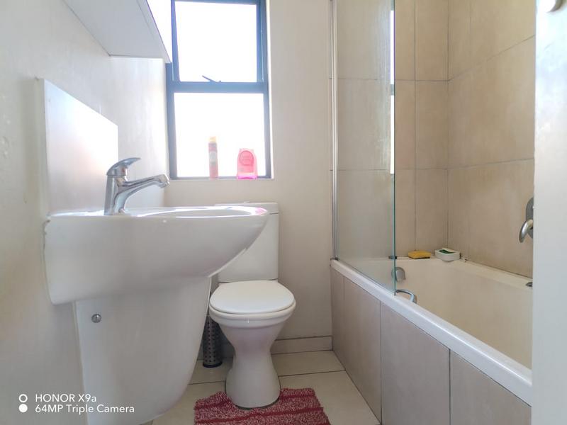 To Let 2 Bedroom Property for Rent in Lakefield Gauteng