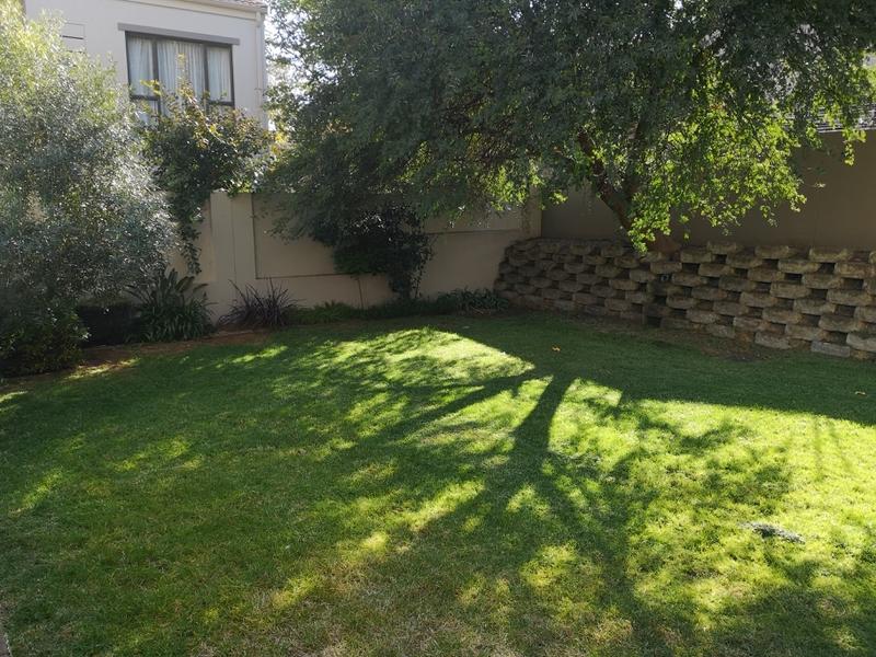 To Let 2 Bedroom Property for Rent in Douglasdale Gauteng