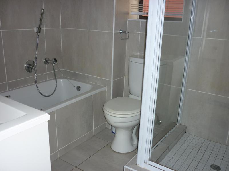 To Let 2 Bedroom Property for Rent in Lonehill Gauteng
