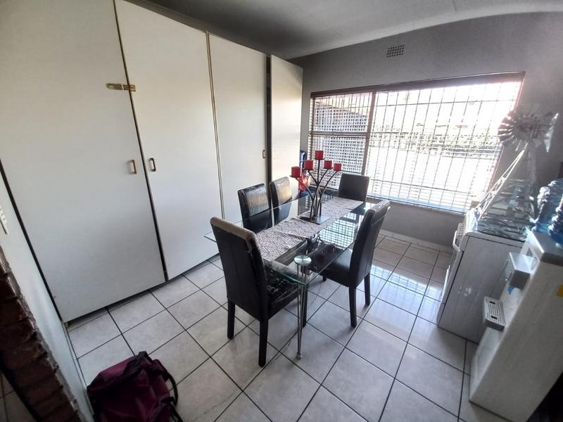 5 Bedroom Property for Sale in Verwoerdpark Gauteng