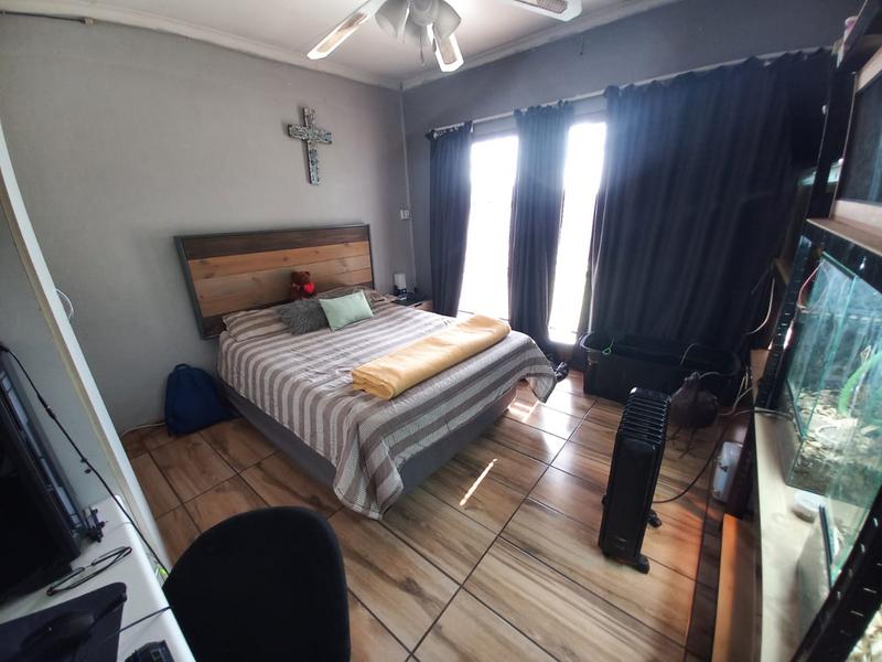 5 Bedroom Property for Sale in Verwoerdpark Gauteng