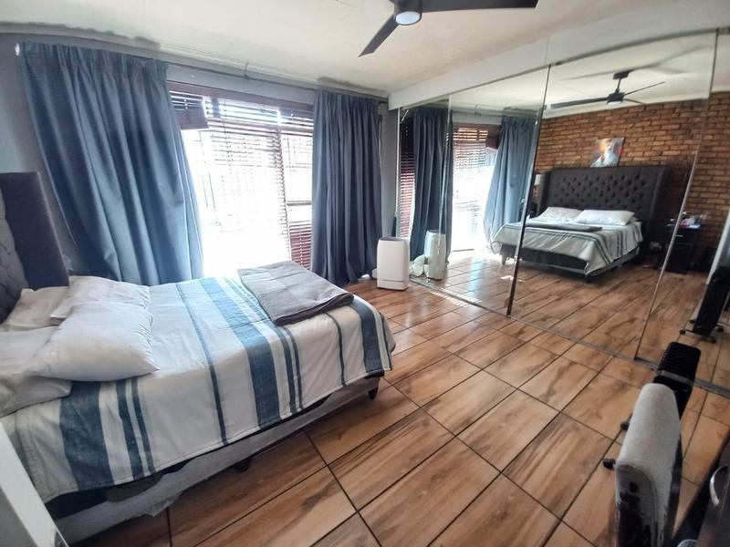 5 Bedroom Property for Sale in Verwoerdpark Gauteng