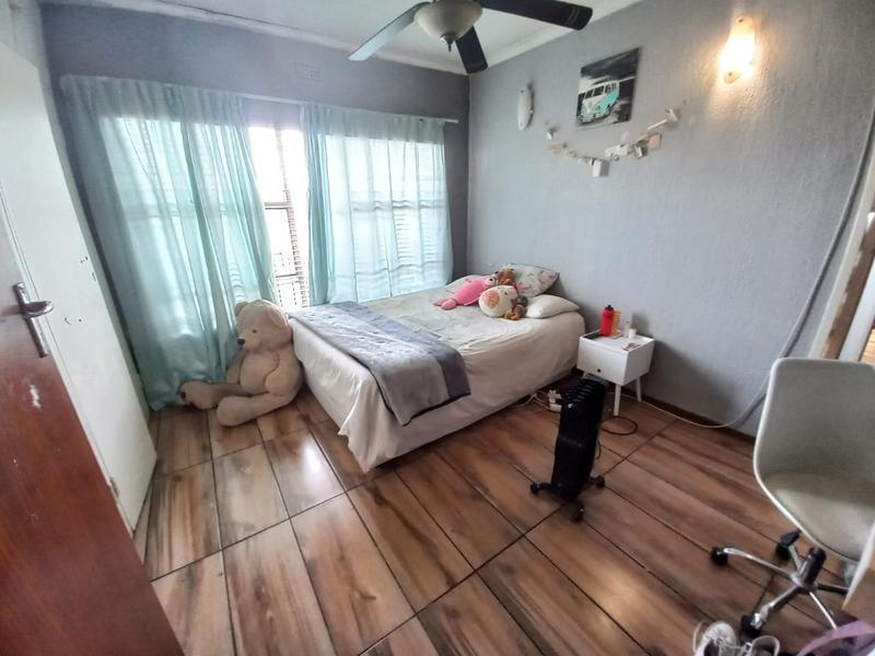 5 Bedroom Property for Sale in Verwoerdpark Gauteng