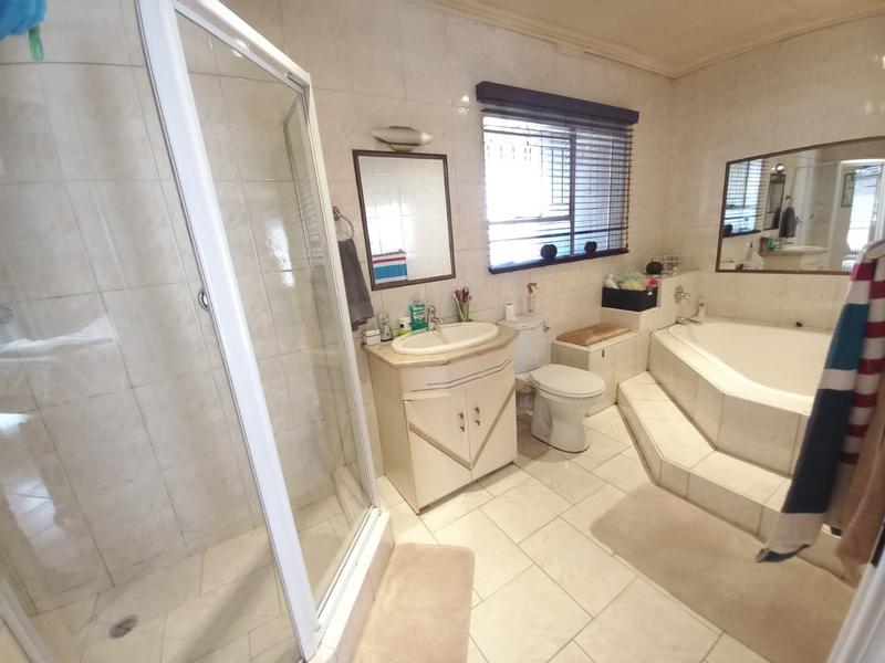 5 Bedroom Property for Sale in Verwoerdpark Gauteng