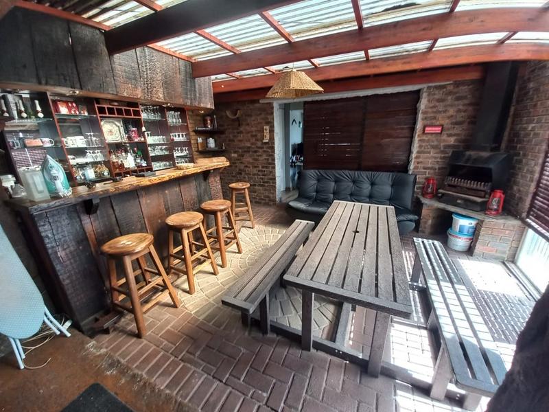 5 Bedroom Property for Sale in Verwoerdpark Gauteng