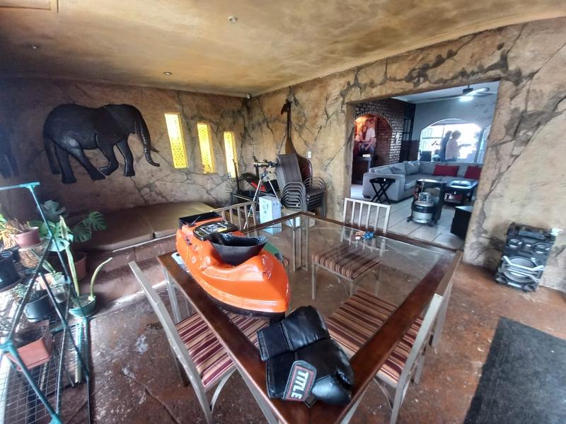 5 Bedroom Property for Sale in Verwoerdpark Gauteng