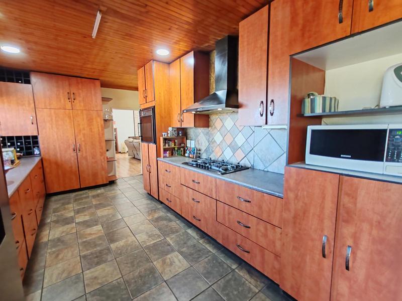 6 Bedroom Property for Sale in Van Der Westhuizen Gauteng