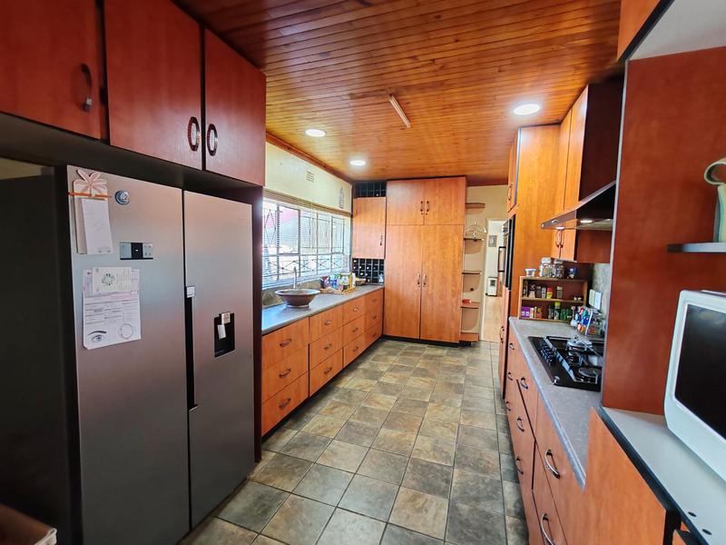 6 Bedroom Property for Sale in Van Der Westhuizen Gauteng