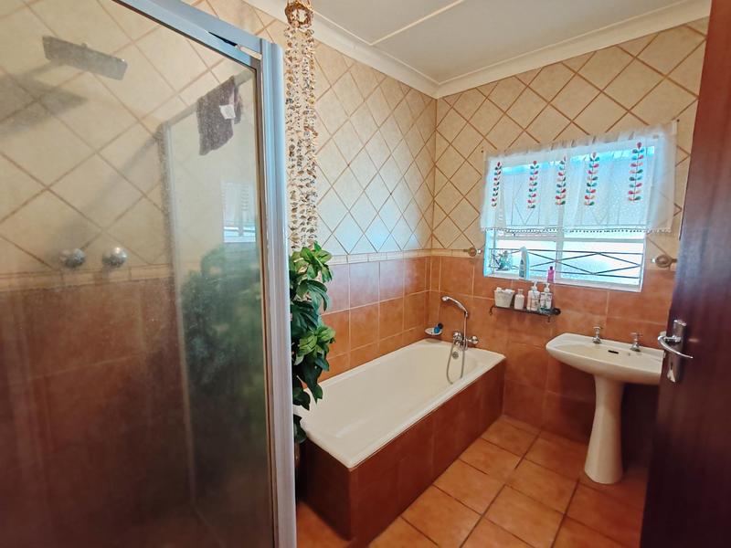 6 Bedroom Property for Sale in Van Der Westhuizen Gauteng