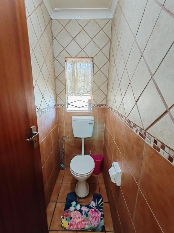 6 Bedroom Property for Sale in Van Der Westhuizen Gauteng