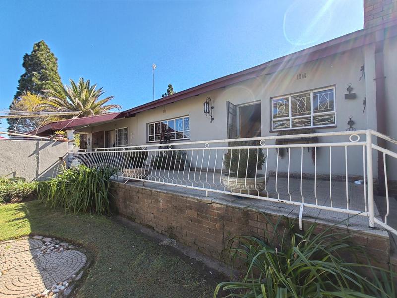 6 Bedroom Property for Sale in Van Der Westhuizen Gauteng