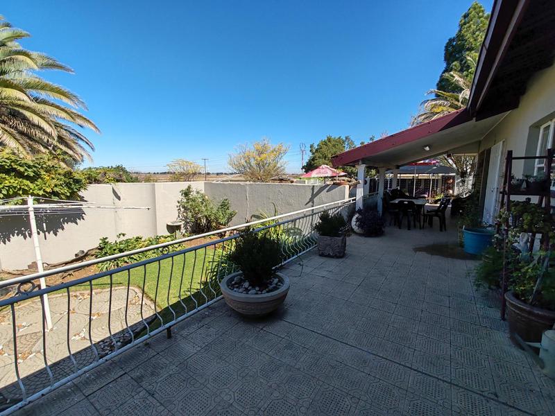 6 Bedroom Property for Sale in Van Der Westhuizen Gauteng
