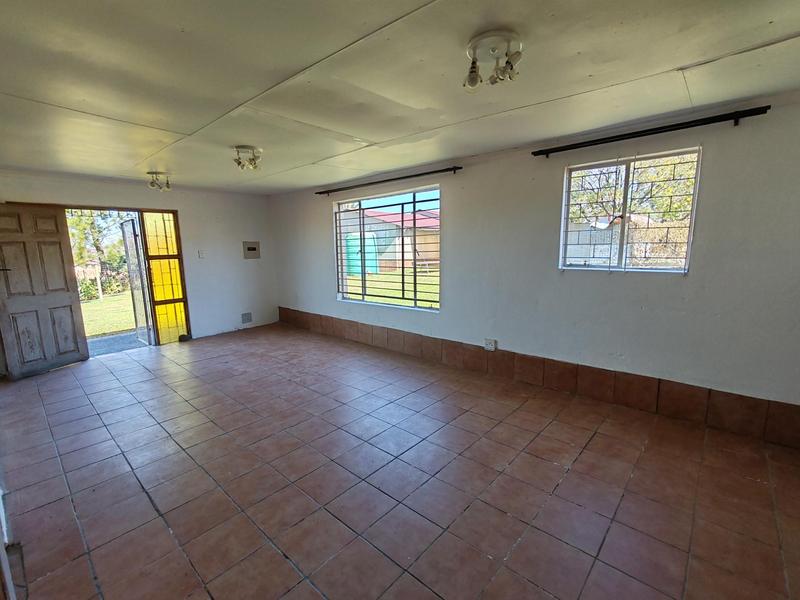 6 Bedroom Property for Sale in Van Der Westhuizen Gauteng