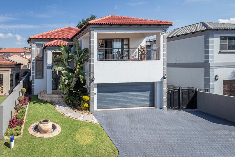 5 Bedroom Property for Sale in Ruimsig Gauteng
