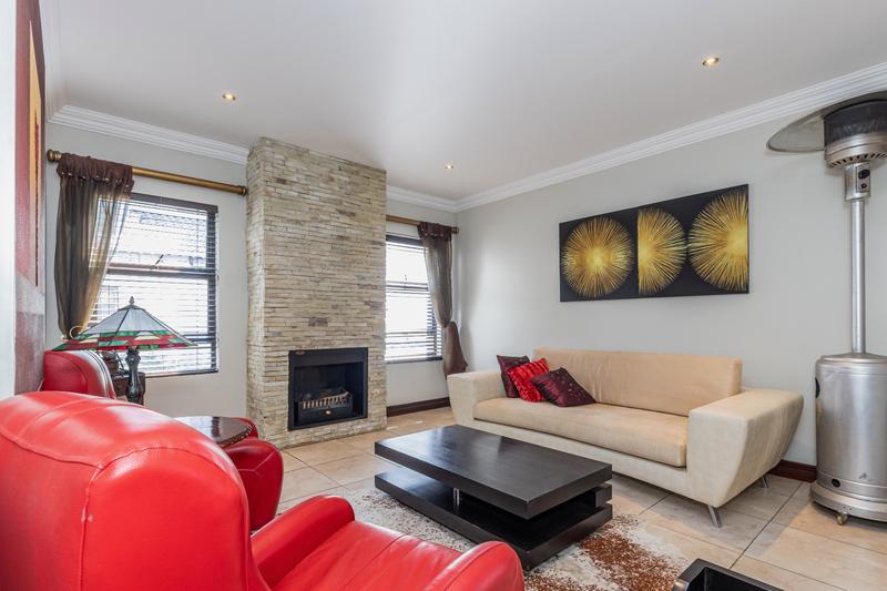 5 Bedroom Property for Sale in Ruimsig Gauteng