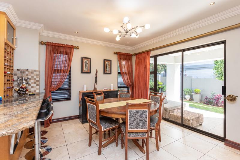 5 Bedroom Property for Sale in Ruimsig Gauteng