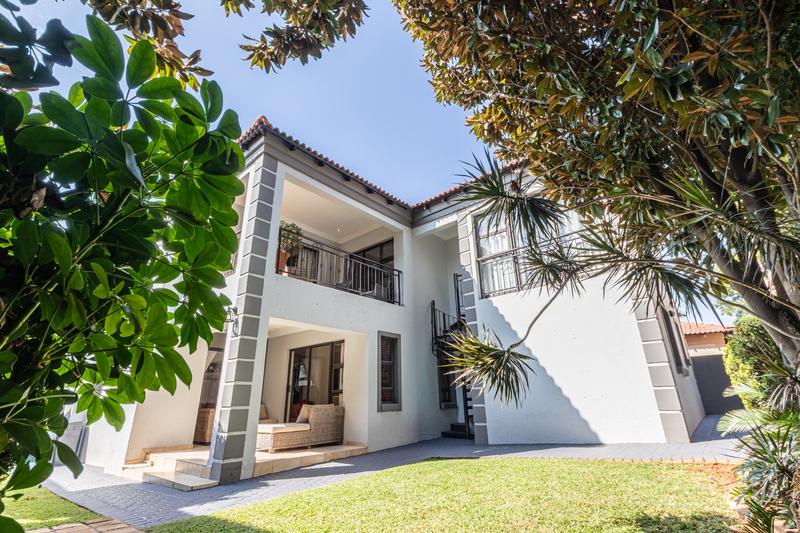 5 Bedroom Property for Sale in Ruimsig Gauteng