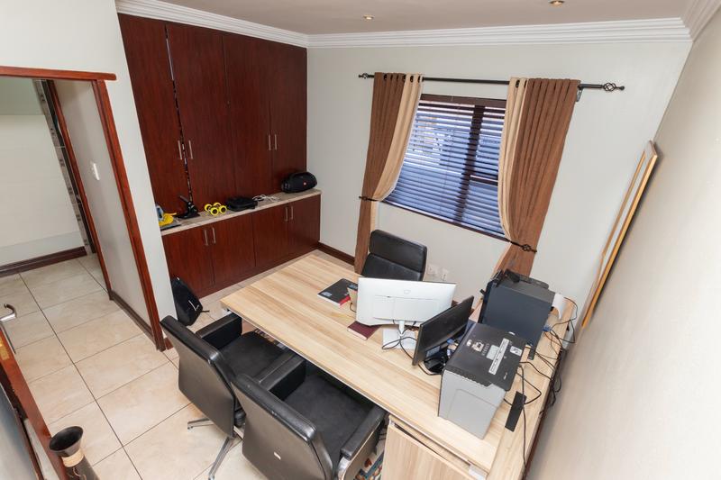 5 Bedroom Property for Sale in Ruimsig Gauteng