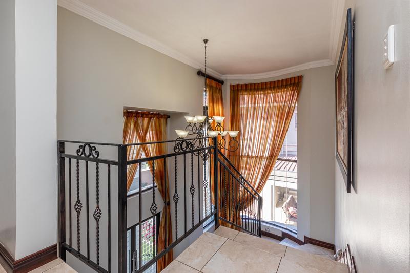 5 Bedroom Property for Sale in Ruimsig Gauteng