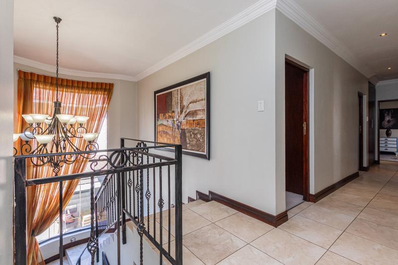 5 Bedroom Property for Sale in Ruimsig Gauteng