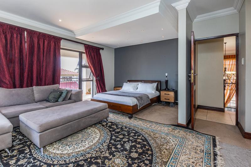 5 Bedroom Property for Sale in Ruimsig Gauteng
