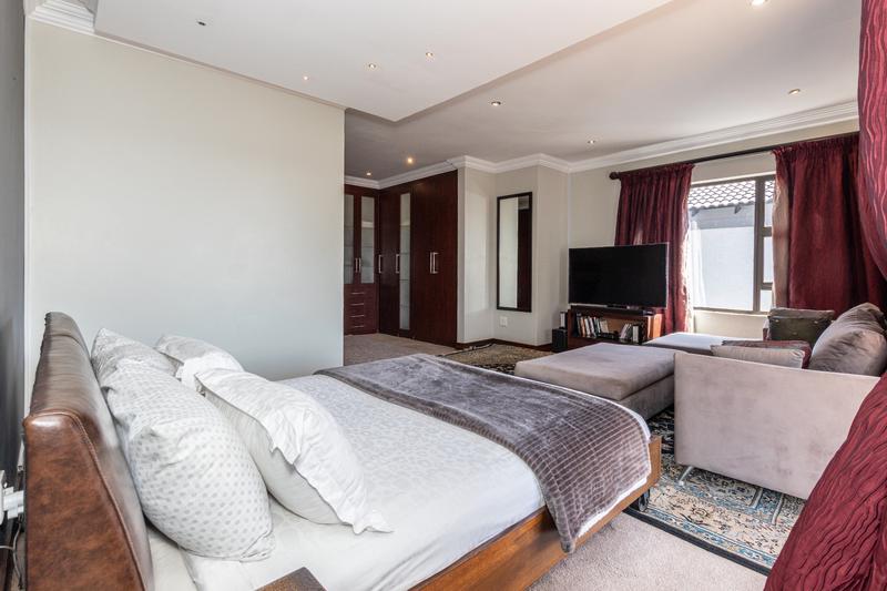 5 Bedroom Property for Sale in Ruimsig Gauteng