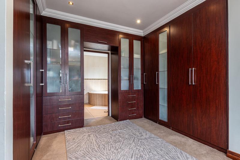 5 Bedroom Property for Sale in Ruimsig Gauteng