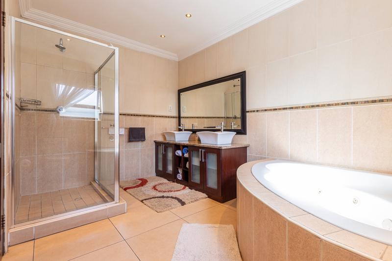 5 Bedroom Property for Sale in Ruimsig Gauteng