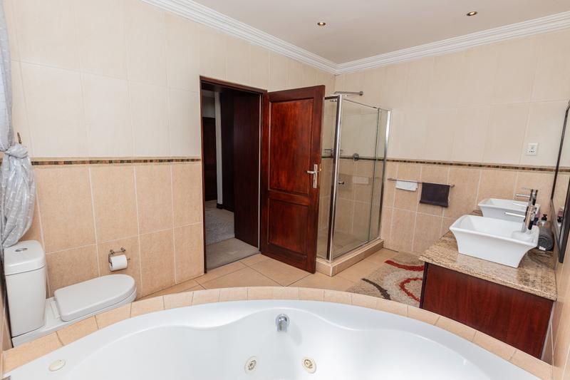 5 Bedroom Property for Sale in Ruimsig Gauteng