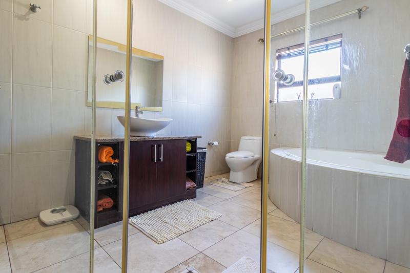 5 Bedroom Property for Sale in Ruimsig Gauteng