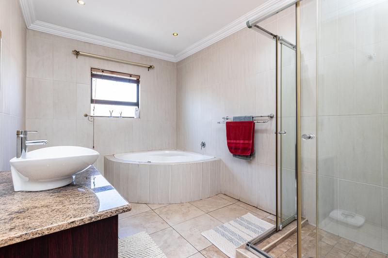 5 Bedroom Property for Sale in Ruimsig Gauteng
