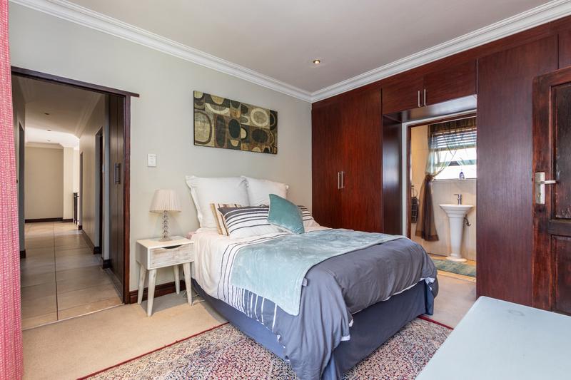 5 Bedroom Property for Sale in Ruimsig Gauteng