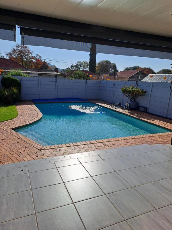 To Let 4 Bedroom Property for Rent in Roosevelt Park Gauteng