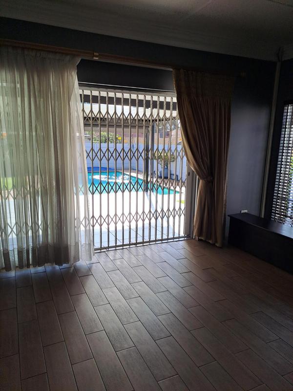 To Let 4 Bedroom Property for Rent in Roosevelt Park Gauteng