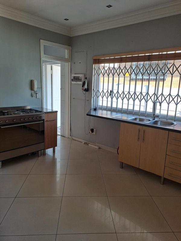 To Let 4 Bedroom Property for Rent in Roosevelt Park Gauteng