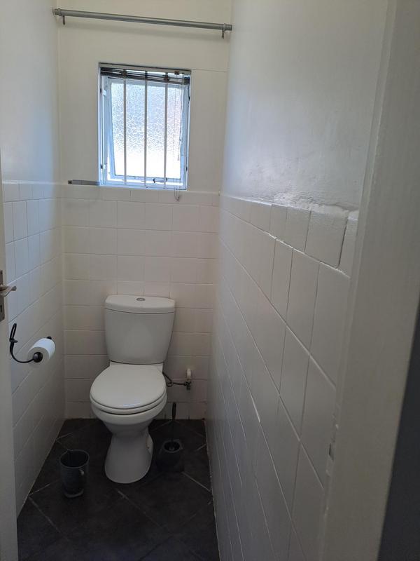 To Let 4 Bedroom Property for Rent in Roosevelt Park Gauteng