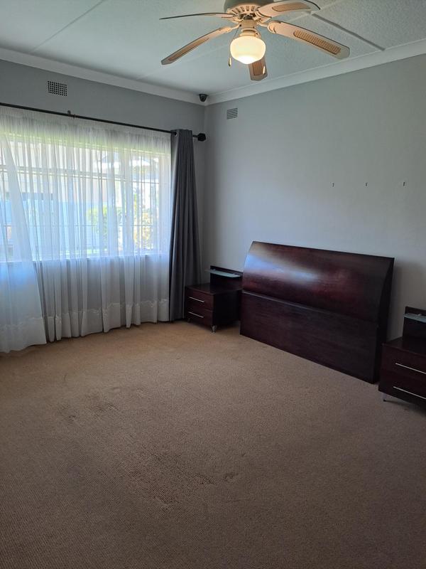 To Let 4 Bedroom Property for Rent in Roosevelt Park Gauteng