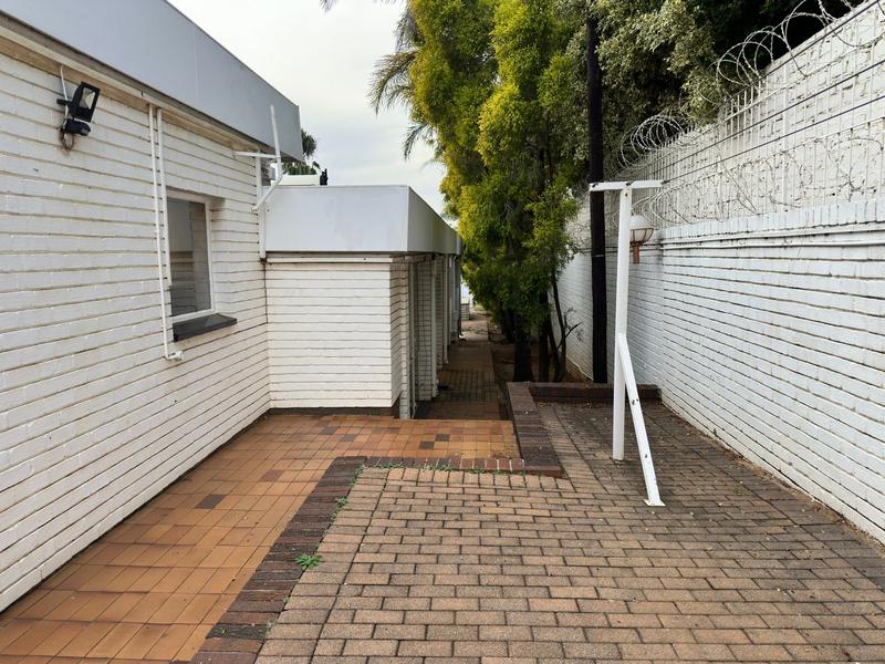 4 Bedroom Property for Sale in Laudium Gauteng