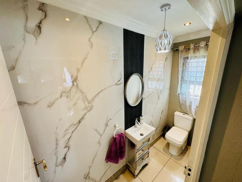 4 Bedroom Property for Sale in Eldo Lakes Estate Gauteng