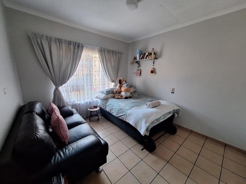 4 Bedroom Property for Sale in Die Wilgers Gauteng