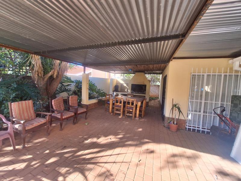 4 Bedroom Property for Sale in Die Wilgers Gauteng